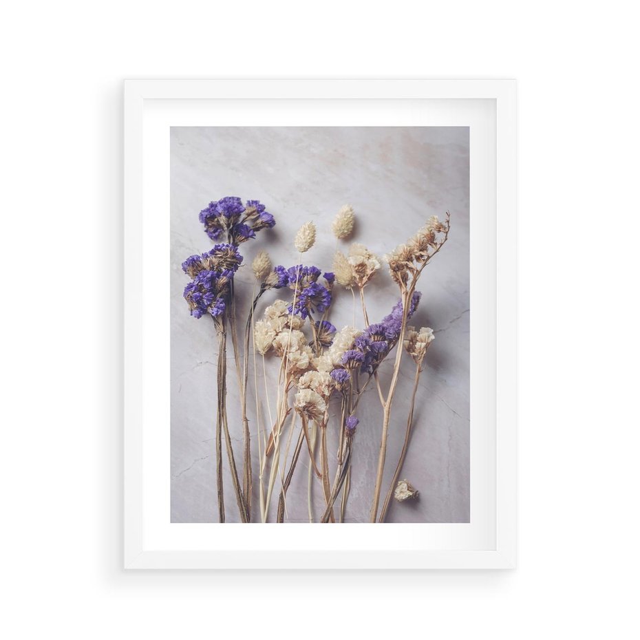 Plakat w ramie 40x50 - Błękitno-Biała Harmonia - suszone kwiaty, błekitne - rama biała