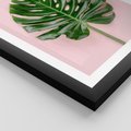 Plakat w ramie 40x50 - Monstera w Różowym Świetle - liść monstery, różowe tło - rama czarna