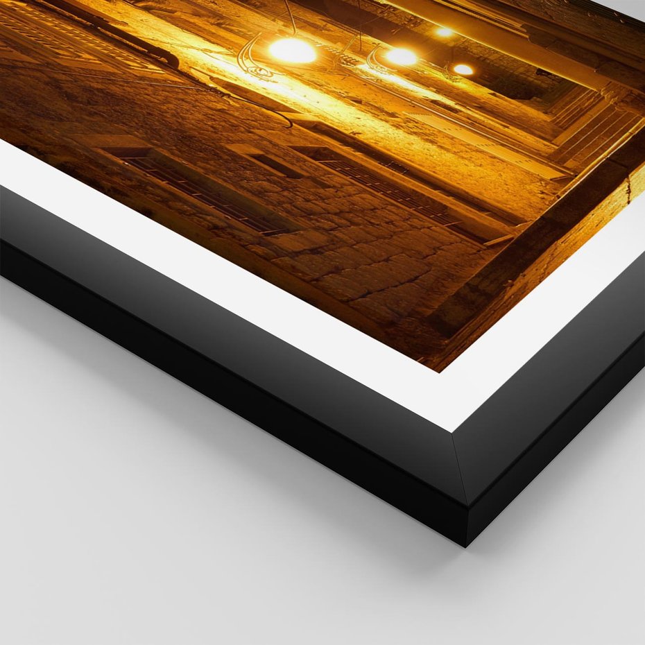 Plakat w ramie 50x70 - Miasto Pod Gwieździstym Niebem - uliczka, perspektywa - rama czarna