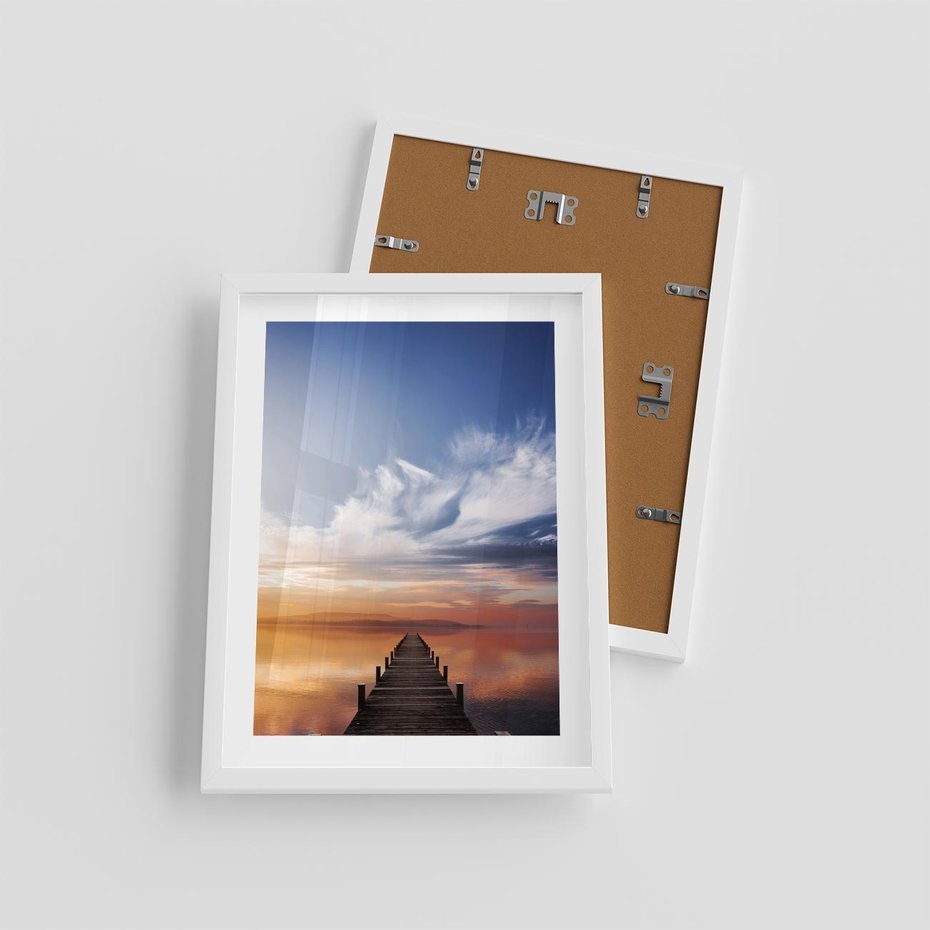 Plakat w ramie 30x40 - Magia Chwili - pomost, zachód - rama biała