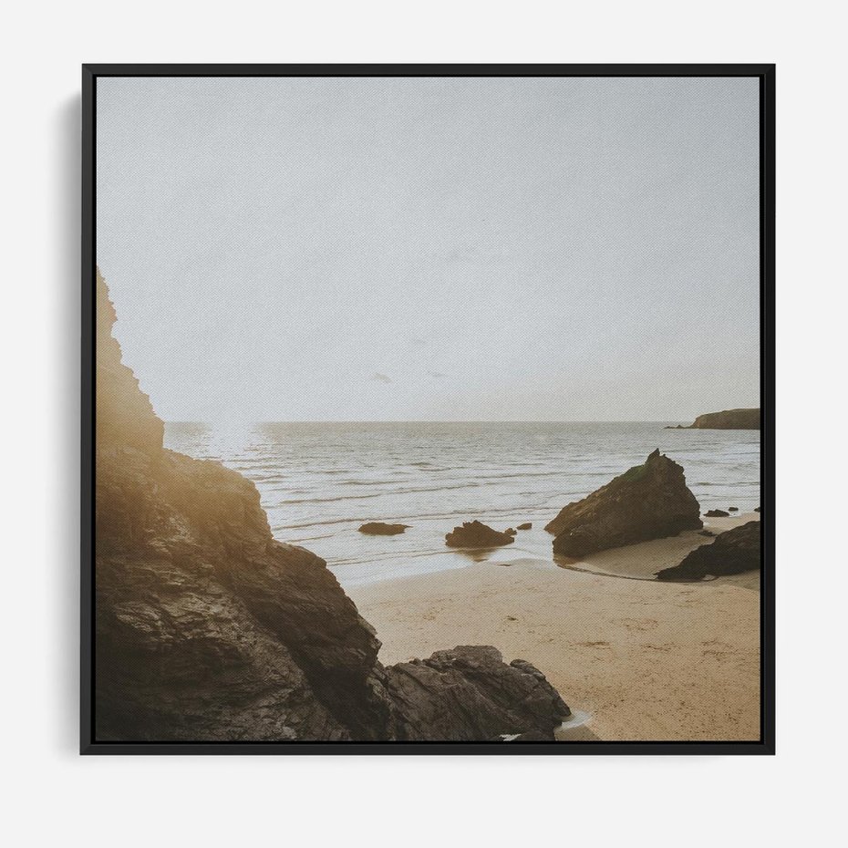 Obraz w ramie 50x50 - Magia Wieczornego Spokoju - plaża, zachód - rama czarna