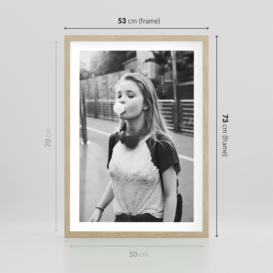 Plakat w ramie 50x70 - Letnia Młodość - nowoczesna fotografia, czarno biała - rama drewno