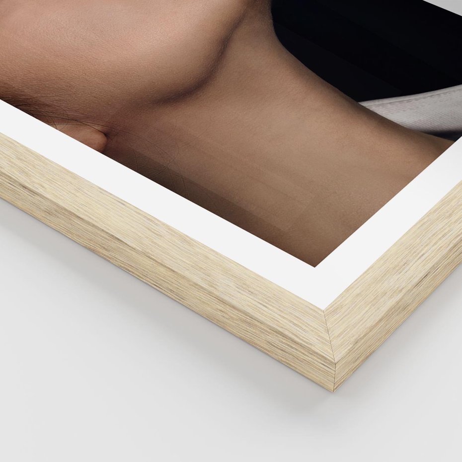 Plakat w ramie 30x40 - Miłosne Uczucia - kobieta, pocałunek - rama drewno