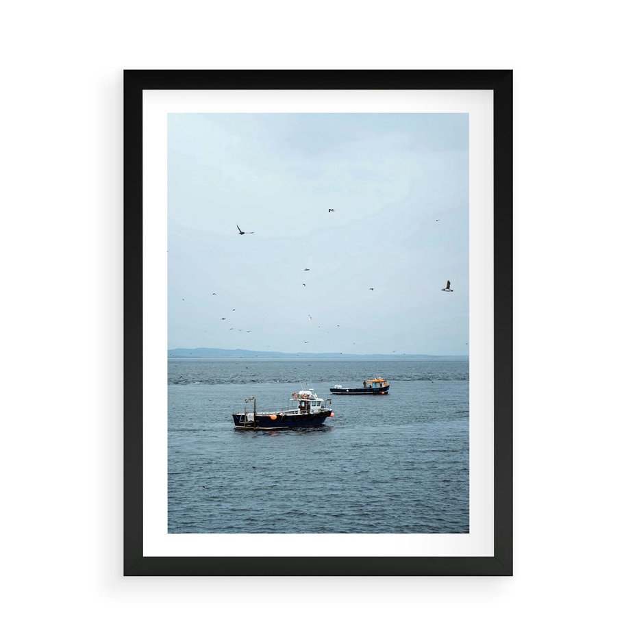 Plakat w ramie 50x70 - Rybacki Urok - morze, kutry rybackie - rama czarna