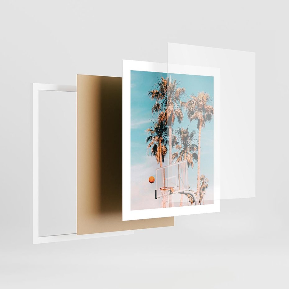 Plakat w ramie 40x50 - Egzotyczna Koszykówka - palmy na tle nieba, koszykówka - rama biała