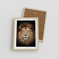 Plakat w ramie 30x40 - Król zwierząt w majestatycznym stylu - lew, król - rama drewno