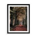 Plakat w ramie 50x70 - Spacer po Leśnej Drodze - ścieżka w lesie, jesień suche liście - rama czarna