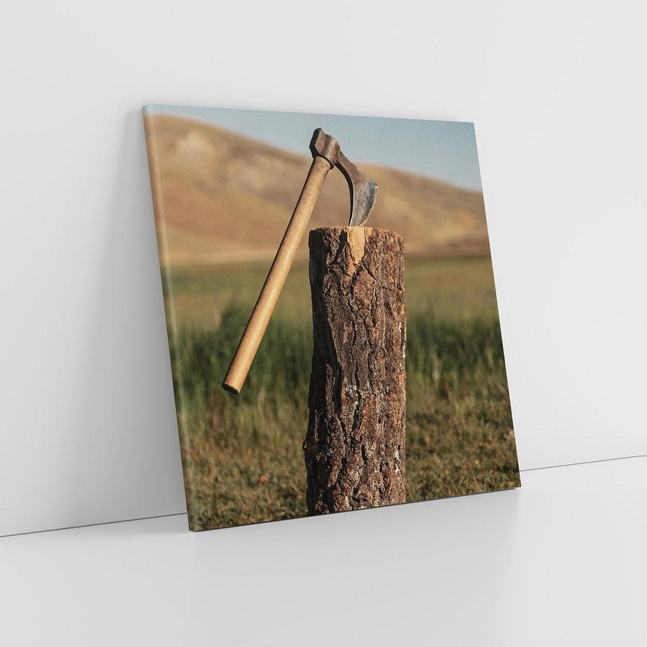 Obraz na płótnie 70x70 - Lasowa siła w drewnie - las, siekiera