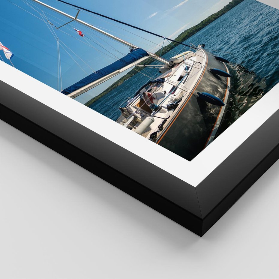 Plakat w ramie 50x70 - Wolność na Horyzoncie - żaglowiec, morze - rama czarna