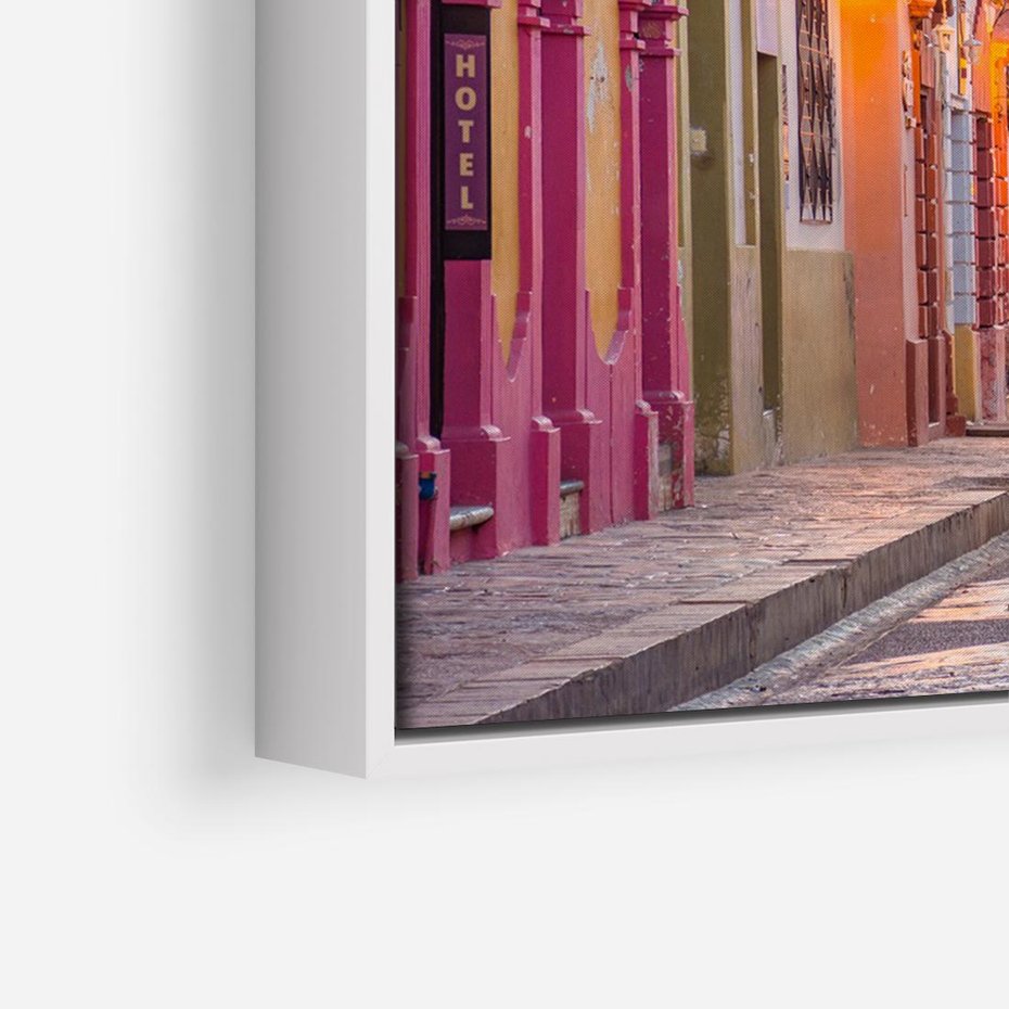Obraz w ramie 120x80 - W stronę marzycielskich horyzontów - włoska uliczka, wieczór - rama biała