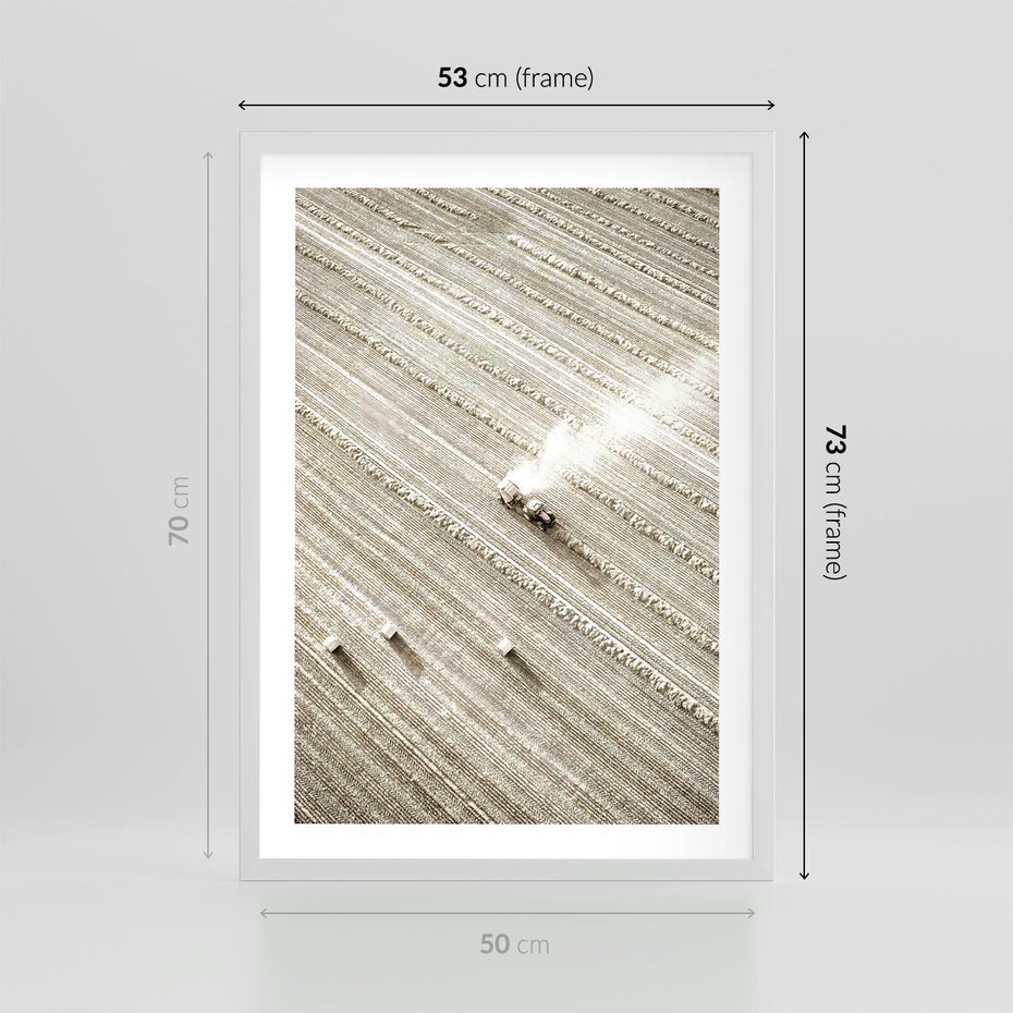 Plakat w ramie 50x70 - Pole i Żniwa na Malowniczym Zdjęciu - pole, traktor - rama biała