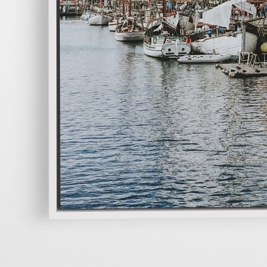 Obraz w ramie 80x120 - Wibracje Miejskiego Klimatu - Dania, Kopehaga - rama biała