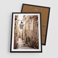 Plakat w ramie 50x70 - mistyczna podróż - uliczka, perspektywa - rama czarna