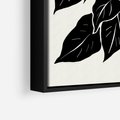 Obraz w ramie 70x100 - Ruchome szkicowe odbicia - czarno biała grafika, roślinność - rama czarna