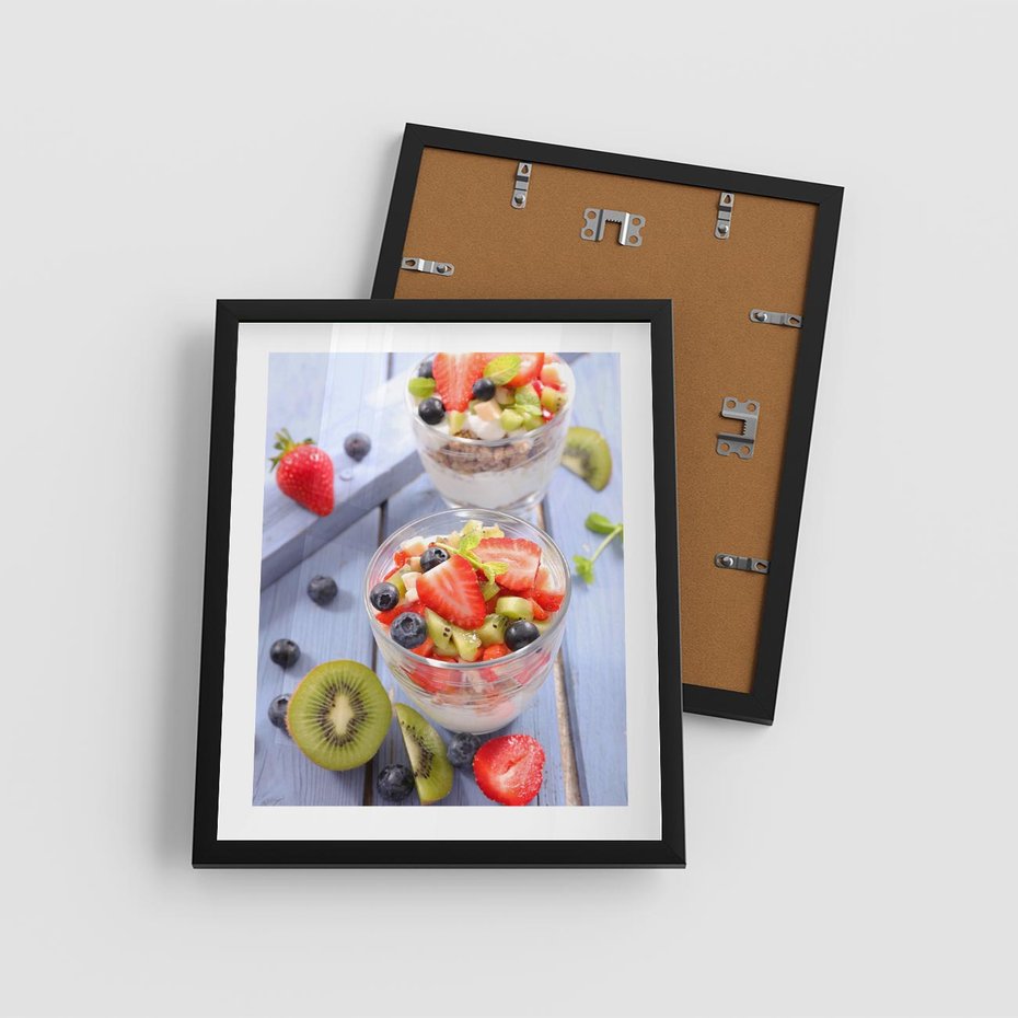 Plakat w ramie 40x50 - Świeżość i Zdrowie - sałatka, owoce - rama czarna