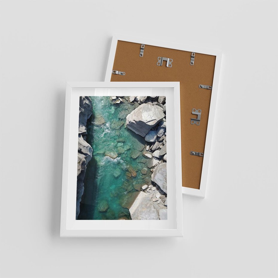 Plakat w ramie 30x40 - Spotkanie natury i siły - rzeka, skały - rama biała