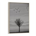 Obraz w ramie 50x70 - Samotne Drzewo - samotne drzewo w polu, czarno białe zdjęcie - rama drewno