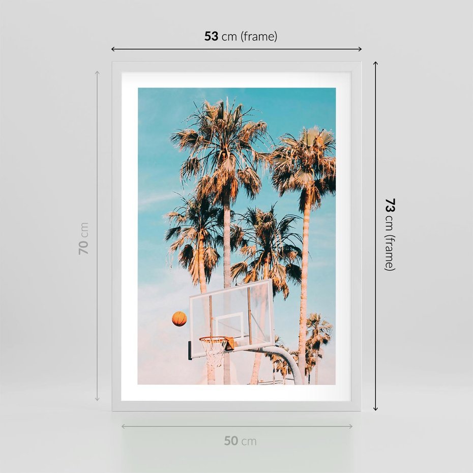 Plakat w ramie 50x70 - Egzotyczna Koszykówka - palmy na tle nieba, koszykówka - rama biała
