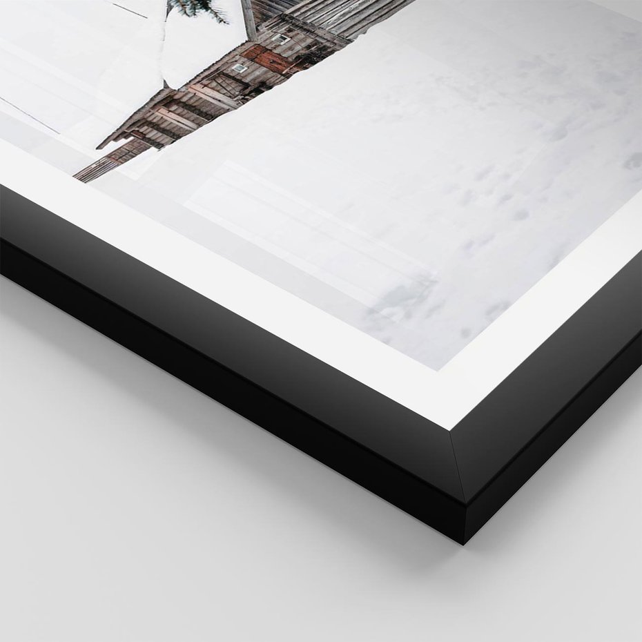 Plakat w ramie 40x50 - Zimowy Azyl - domek w górach, śnieg - rama czarna