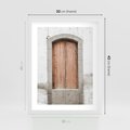 Plakat w ramie 30x40 - Śródziemnomorskie Drzwi Czasu - fotografia starych drzwi, śródziemnomorska architektura - rama biała