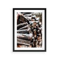 Plakat w ramie 30x40 - Zimowa Drewniana Idylla - drewno, kłody - rama czarna