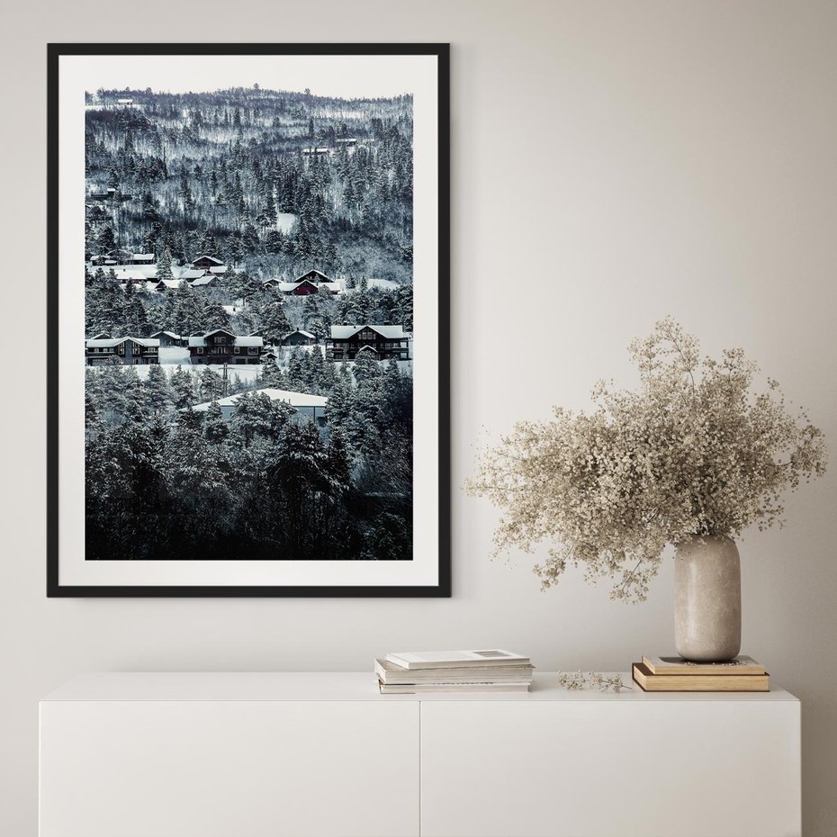 Plakat bez ramy 21x30 - Domki w Chmurach - górski zimowy krajobraz, dommki na wzgórzach