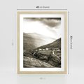 Plakat w ramie 40x50 - Domki w Górach - czarno biała fotografia, górski pejzaż - rama drewno