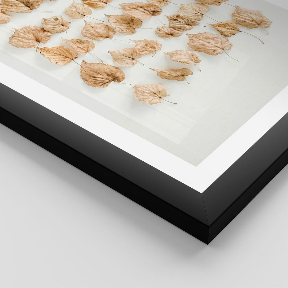 Plakat w ramie 50x70 - Liście Złotego Sezonu - kompozycja z suchych żółtych liści - rama czarna
