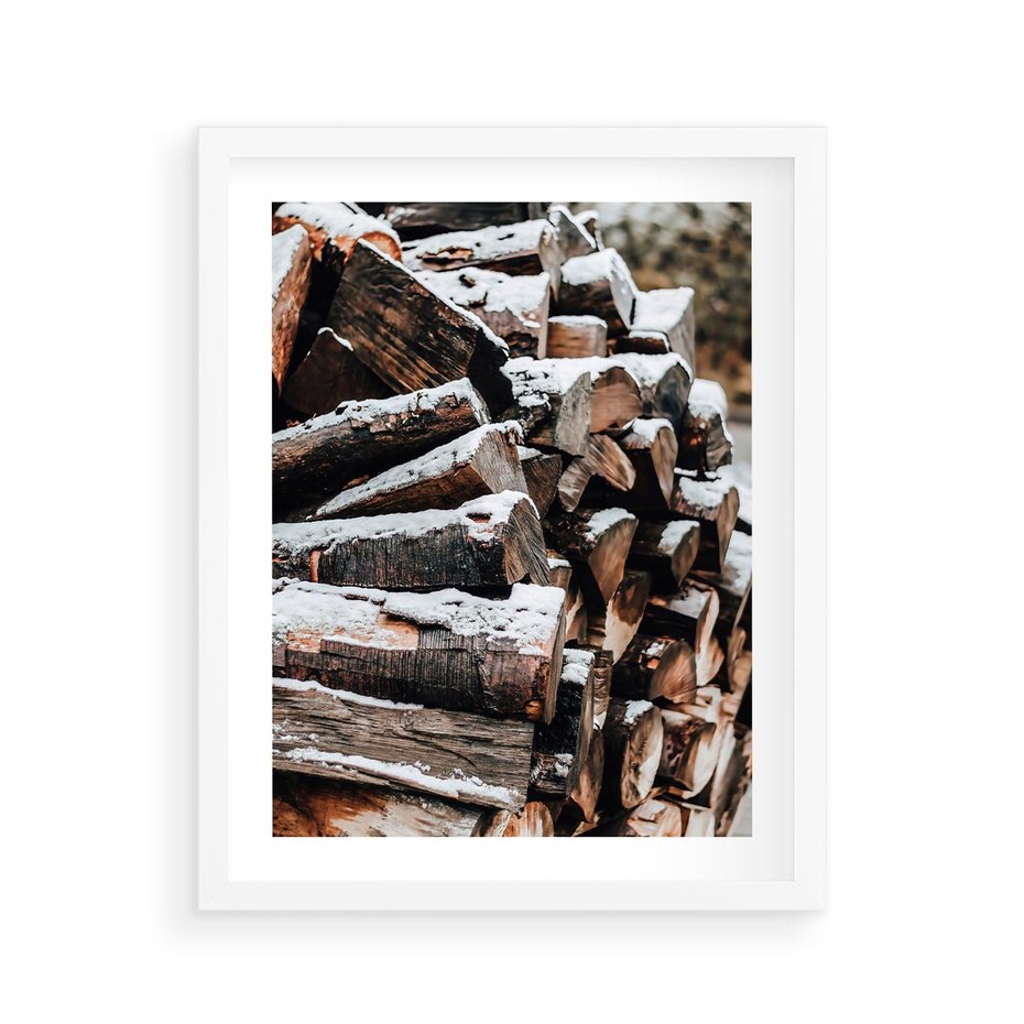 Plakat w ramie 40x50 - Zimowa Drewniana Idylla - drewno, kłody - rama biała