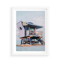 Plakat w ramie 50x70 - Plażowa Kolorystyka: Budka Ratownika w Pastelach - pastelowa budka ratownika, plaża Miami - rama biała