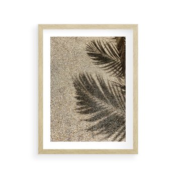 Plakat w ramie 50x70 - Plażowa Idylla - palma, cień na piasku - rama drewno