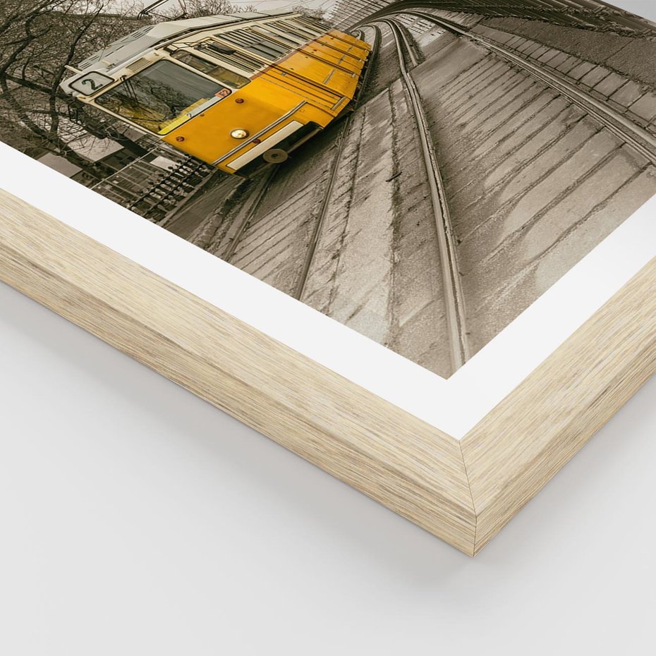 Plakat w ramie 30x40 - Tramwaj w Lizbonie - Lizbona, tramwaj - rama drewno