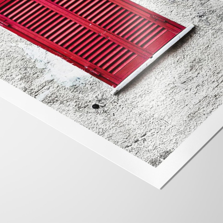 Plakat bez ramy 21x30 - Okno z Czerwonymi Okiennicami - stare okno, kamienica