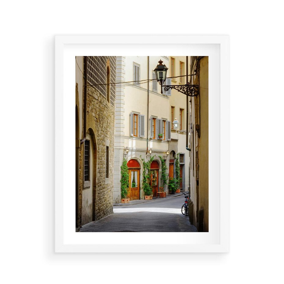 Plakat w ramie 40x50 - Uliczka: perspektywa miejskiego krajobrazu - uliczka, perspektywa - rama biała