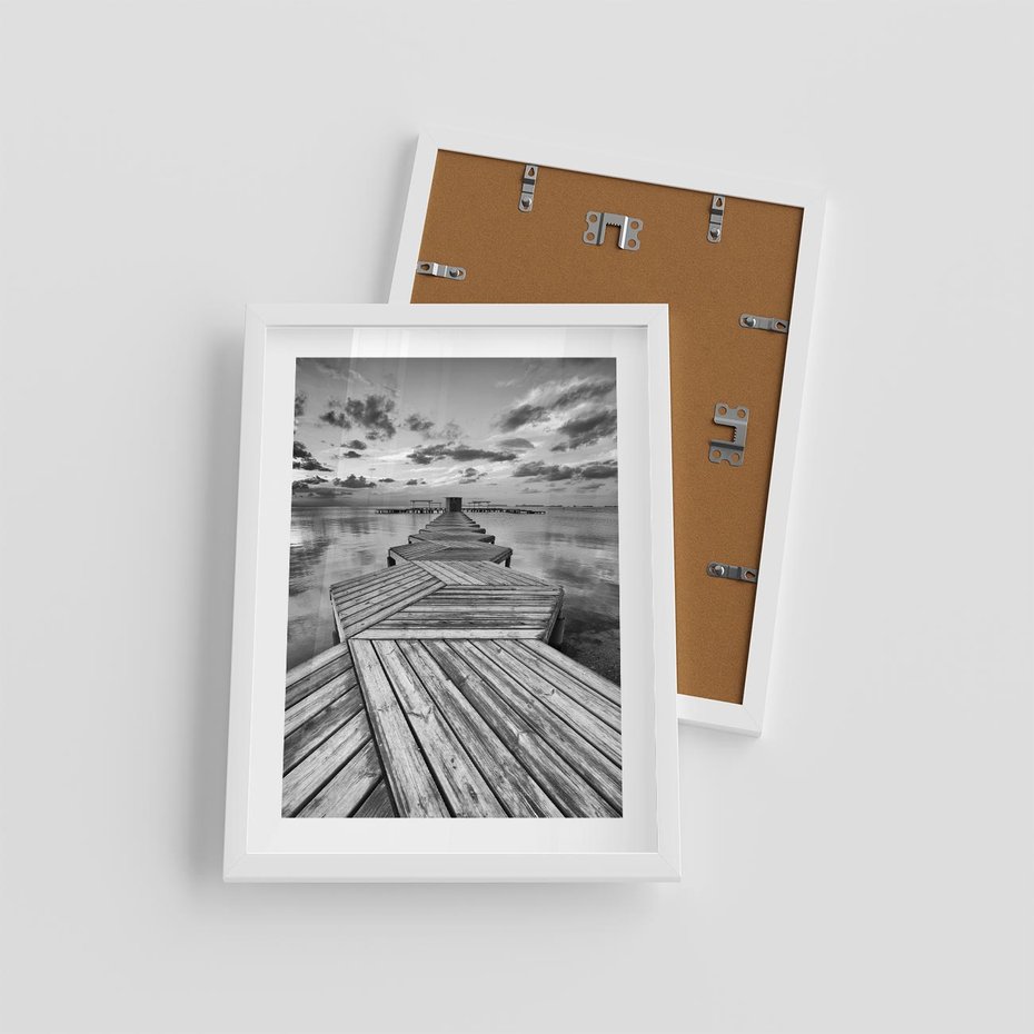 Plakat w ramie 30x40 - Pomost nad Morzem - pomost, morze - rama biała