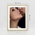 Plakat w ramie 40x50 - Miłosne Uczucia - kobieta, pocałunek - rama drewno