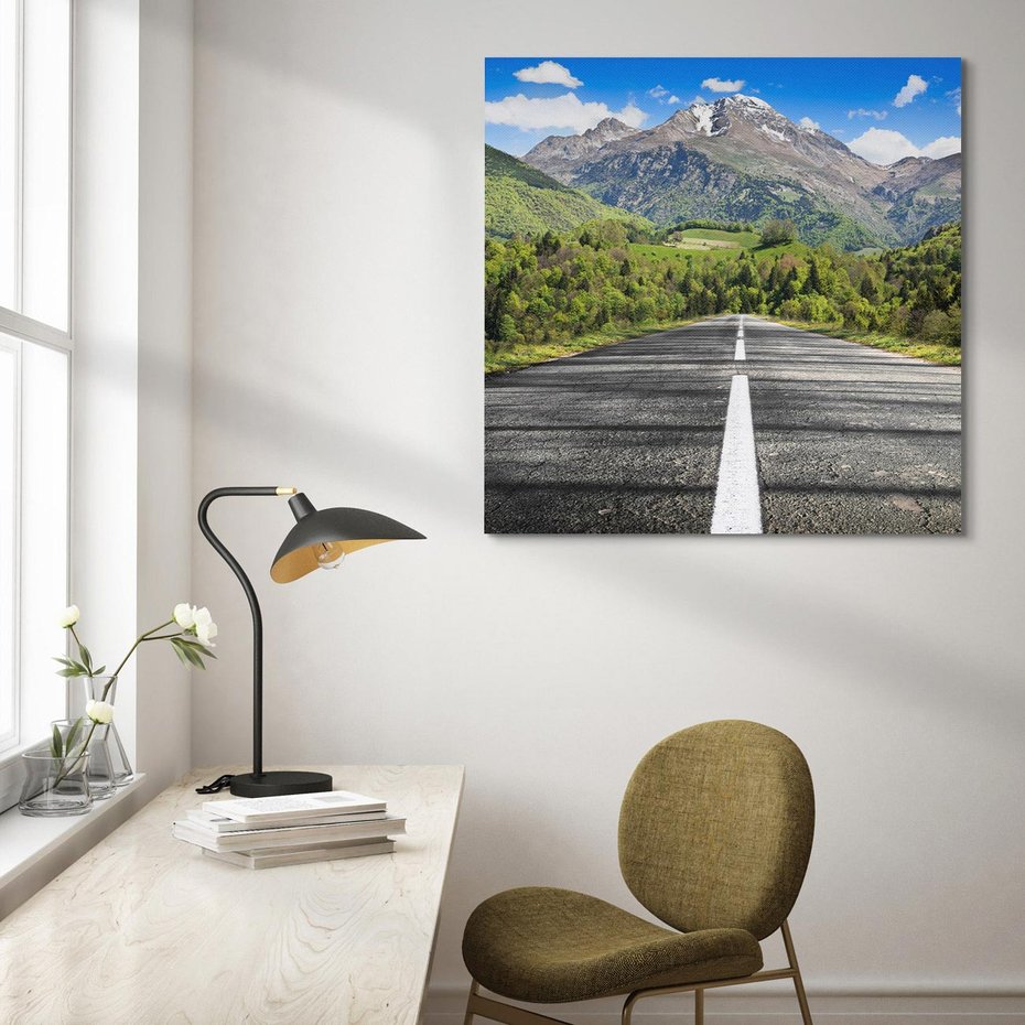 Obraz na płótnie 70x70 - Droga przez góry: podróż do przygody - droga, góry