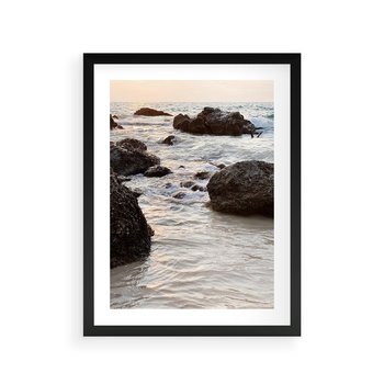 Plakat w ramie 30x40 - Dramatyczna Sceneria: Morze i Skały nad Brzegiem - fale, morze - rama czarna