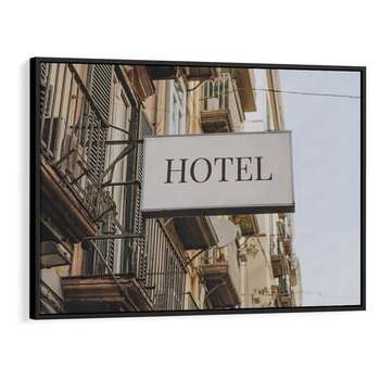 Obraz w ramie 70x50 - Magiczne Spacery - hotel, uliczka - rama czarna