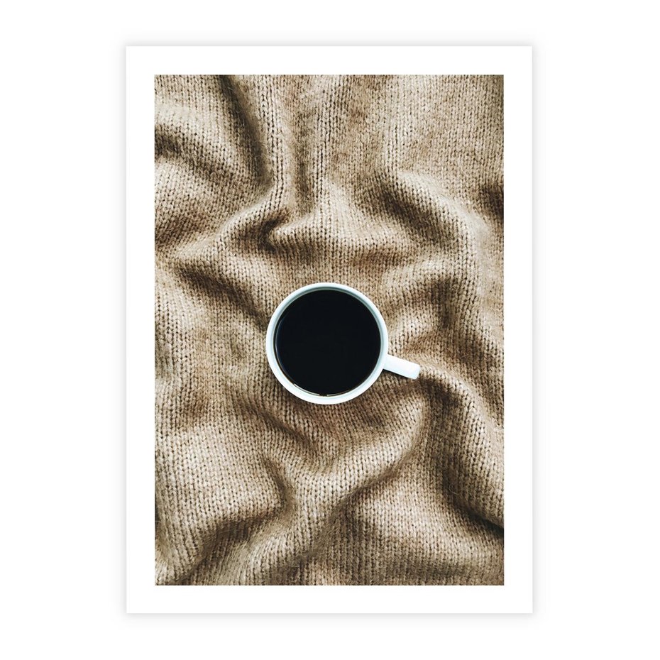Plakat bez ramy 21x30 - Filiżanka Kawy na Brązowym Kocu - kawa, czarna kawa
