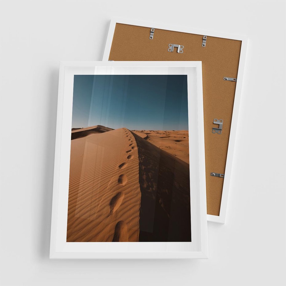 Plakat w ramie 50x70 - Piasek pustyni w ogniu - pustynia, piasek - rama biała