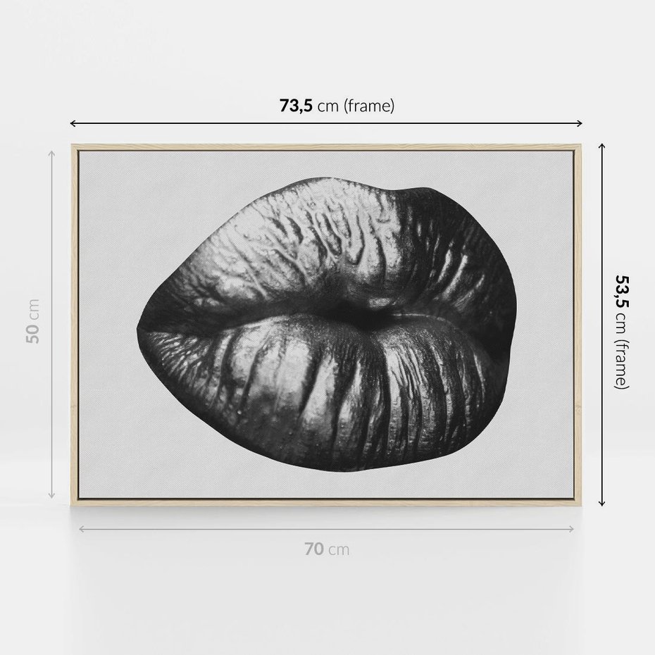 Obraz w ramie 70x50 - Srebrna Moc Wyrazu - srebrne usta, zbliżenie - rama drewno