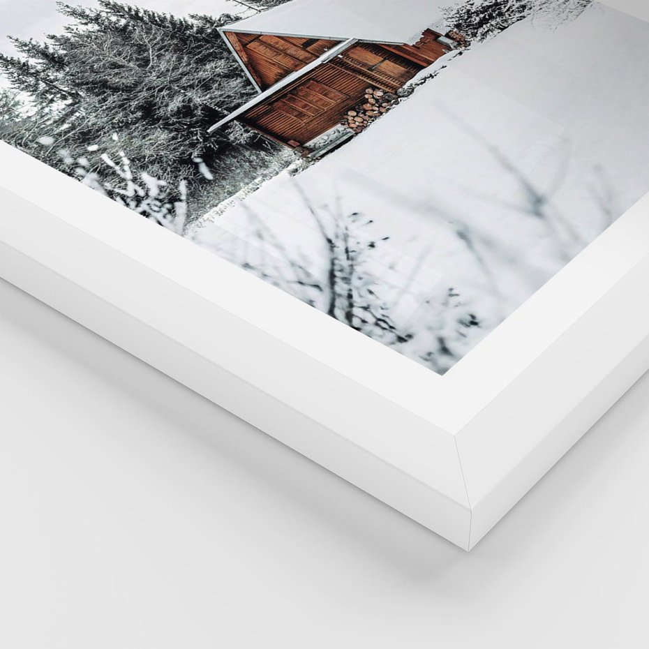 Plakat w ramie 30x40 - Ujęcie zimy w Górach - domek w górach w zimie, śnieg - rama biała