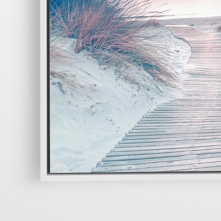 Obraz w ramie 80x80 - Magia Zachodu Słońca - fotografia, stonowane kolory - rama biała