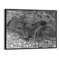 Obraz w ramie 70x50 - Zapomniany Urok - czarno biała fotografia, stary rower oparty o mur - rama czarna