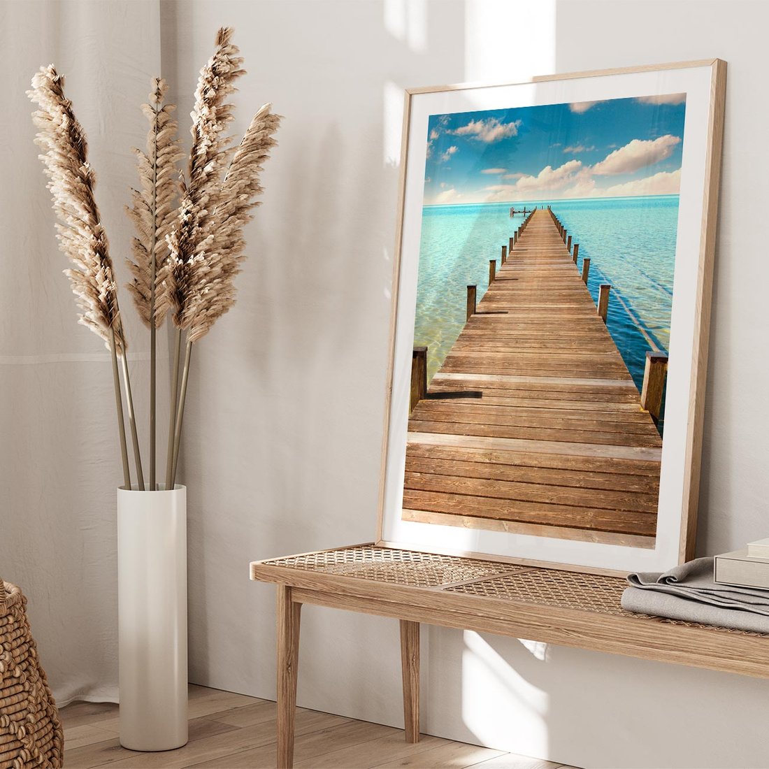 Plakat w ramie 40x50 - Pomost nad morską przestrzenią - pomost, morze - rama drewno