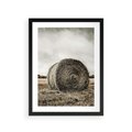 Plakat w ramie 30x40 - Siano w Sepii: Wiejska Tradycja - snopek siana, bela siana - rama czarna