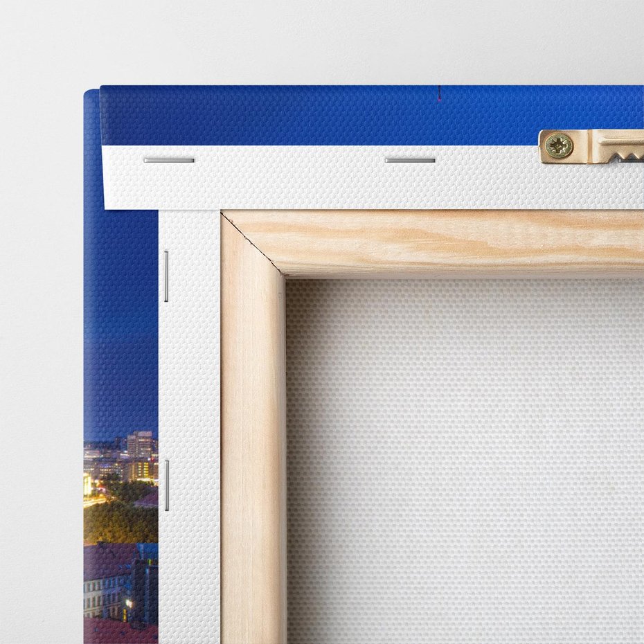 Obraz na płótnie 60x60 - Miasto nocą - tajemnicza atmosfera - Miasto, noc