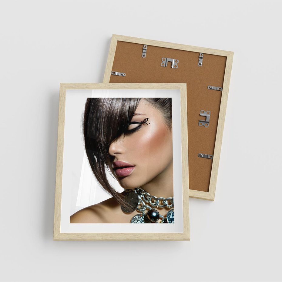 Plakat w ramie 40x50 - Kobieca Fryzura w Ruchu - fryzura, kobieta - rama drewno