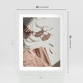 Plakat w ramie 40x50 - Urok Pudrowego Różu - zdjęcie, moda - rama biała